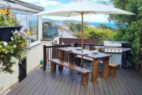 3 Bedroom Bungalow with great Sea Views, Private Hot Tub & Gardens